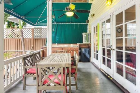 Curry House - Pool, King Bed & Balcony! Room 7 Key West Exteriör bild
